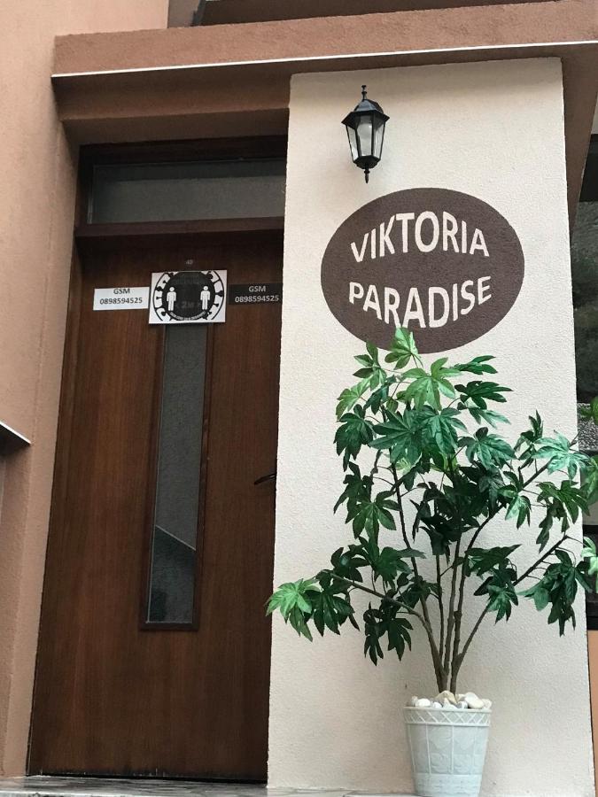 Viktoria Paradise Devin Esterno foto